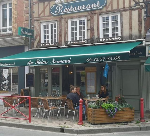 Logement 2 Pieces Au Relais Normand Cormeilles  エクステリア 写真
